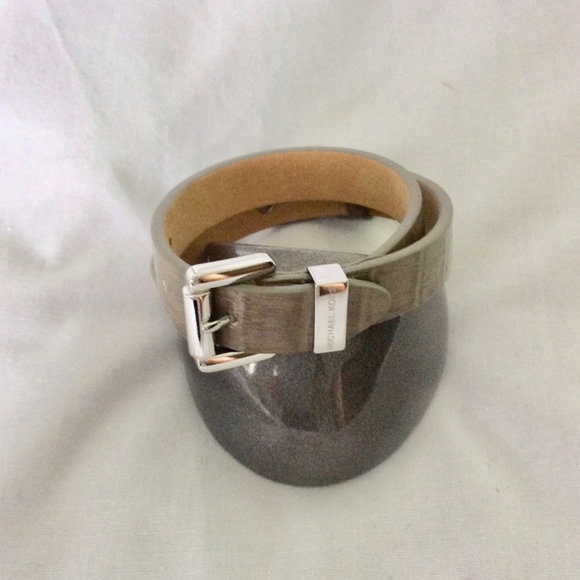 Michael Kors Leather Double Wrap Lock Bracelet Grey NWOT - Picture 3 of 3